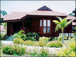raja_udang_chalet_1.JPG (45106 bytes)
